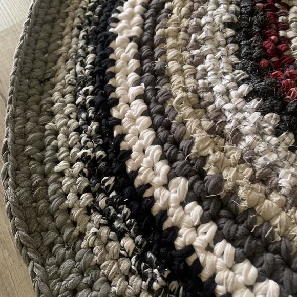 Round Rug - NWOT - Picture 11 of 11